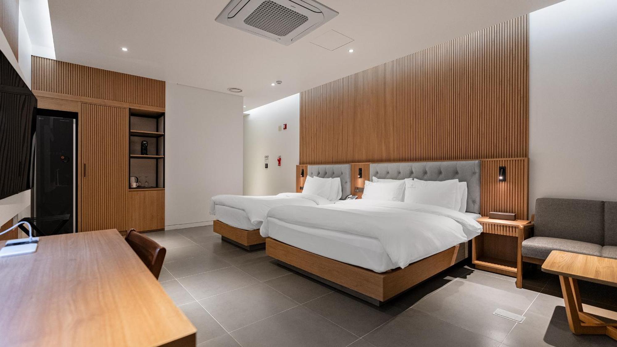Hotel Schweizer Dorf Cheonan Exterior photo
