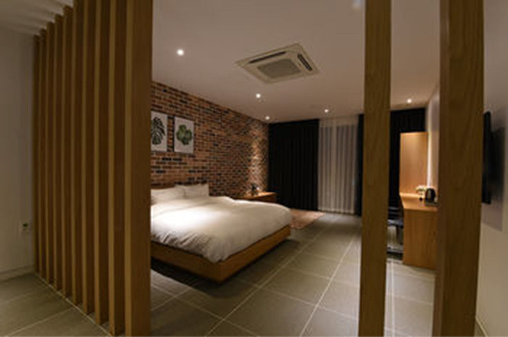 Hotel Schweizer Dorf Cheonan Exterior photo